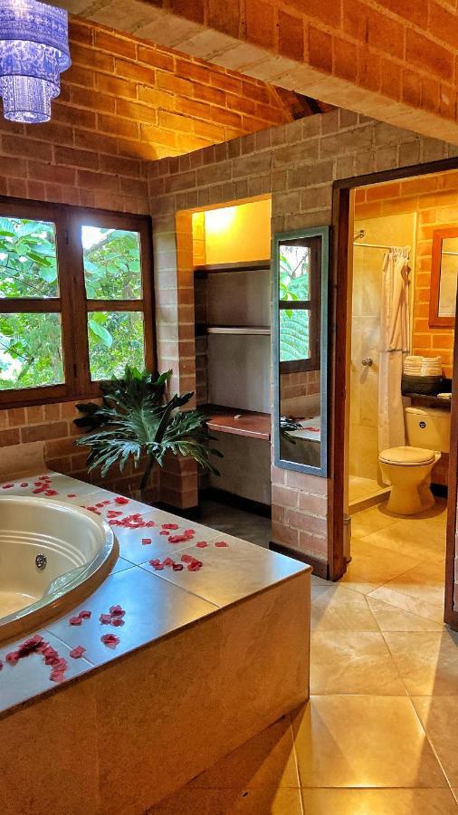 Finca Turistica De Alojamiento Rural Avalon 贾丁 外观 照片