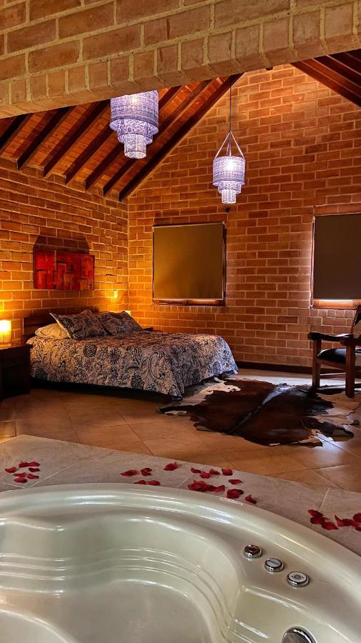 Finca Turistica De Alojamiento Rural Avalon 贾丁 外观 照片